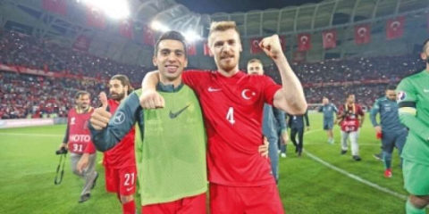 Fenerbahçe iki oyuncu için ısrarcı