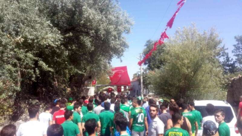 Taraftarlarımız Şehit  Halisdemir'in evini ziyaret etti !