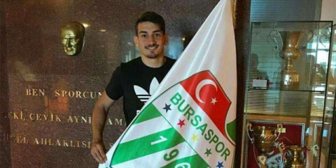 Berat Jonathan'dan 2 yıllık imza