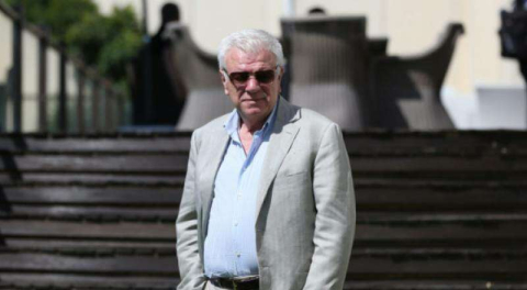 Ali Ay'dan kestane şekeri ikramı