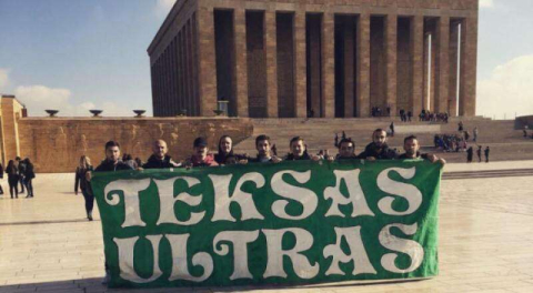 Teksas Ultras Ata'nın huzurunda