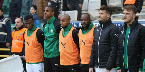 Kembo ve Shehu kesiği yedi