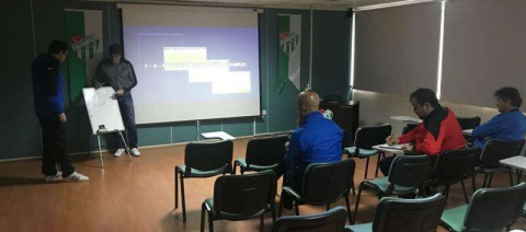 Christian Mas Vakifköy’de antrenörlerle buluştu