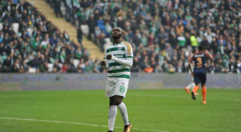 Gözler Moussa Sow'da