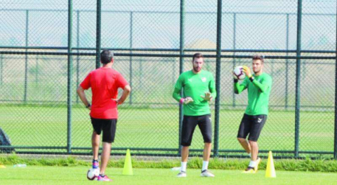 Bursaspor'da kalede büyük rekabet