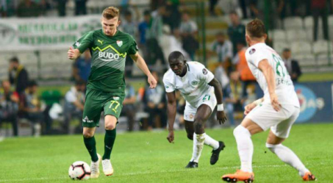 Burak Kapacak forma bekliyor