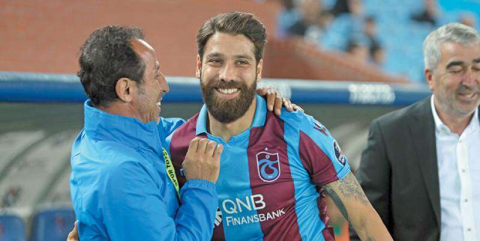 Olcay Şahan Samet Hoca'ya koştu