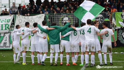 Gençler zirveden kopmadı