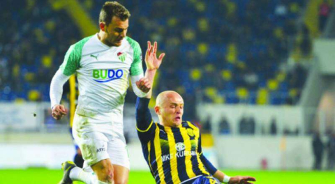 Timsah averajı kurtarıyor