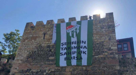 İstersen donatalım dört bir yanı bayraklarla !