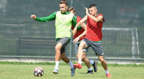 Atanasov çıkış peşinde