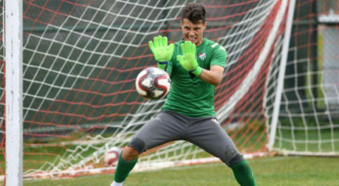 Futbolcular gider adamlar kalır