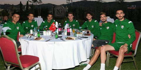 Mangal partisinde coştular