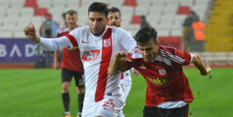 Özlüce'de tek başına çalışıyor