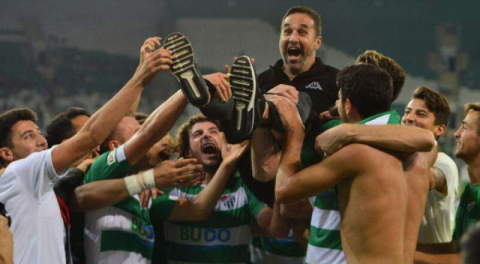 Sarıldı, selamladı, havaya atıldı!