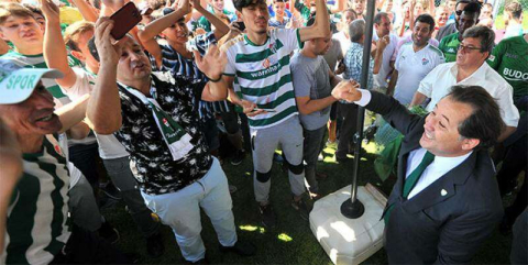 Başkan üçlü çektirdi