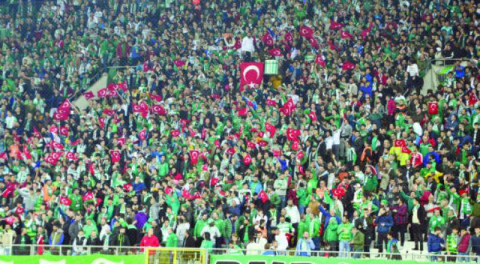 Tribün rekoru galibiyete yetmedi