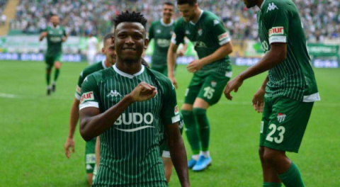 Shehu 50.maçına hazırlanıyor 