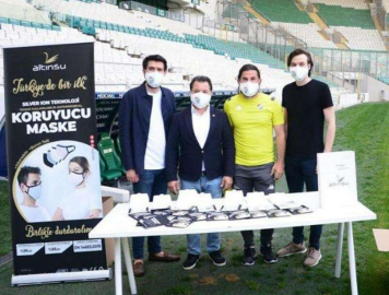 Timsahlar'a özel maske!