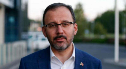 Bakan Kasapoğlu, Erkan Kamat'ı kutladı