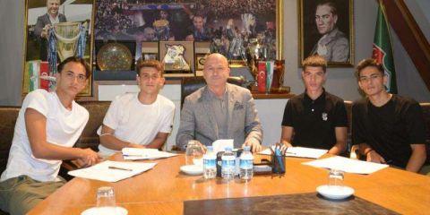 Altyapıdan dört profesyonel imza