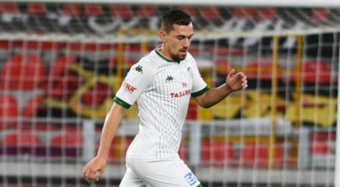 Burak yine sağ bek oynadı