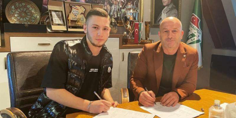 Bursaspor'da bir profesyonel imza daha