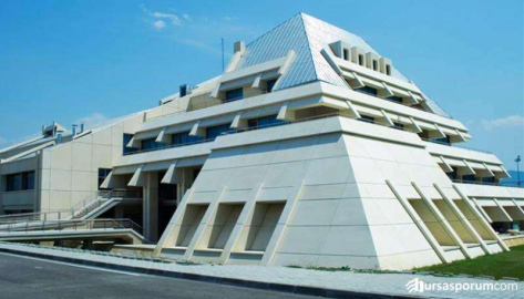 Yönetimden bir istifa daha