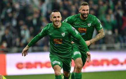 Namık'tan timsah yürüyüşü !